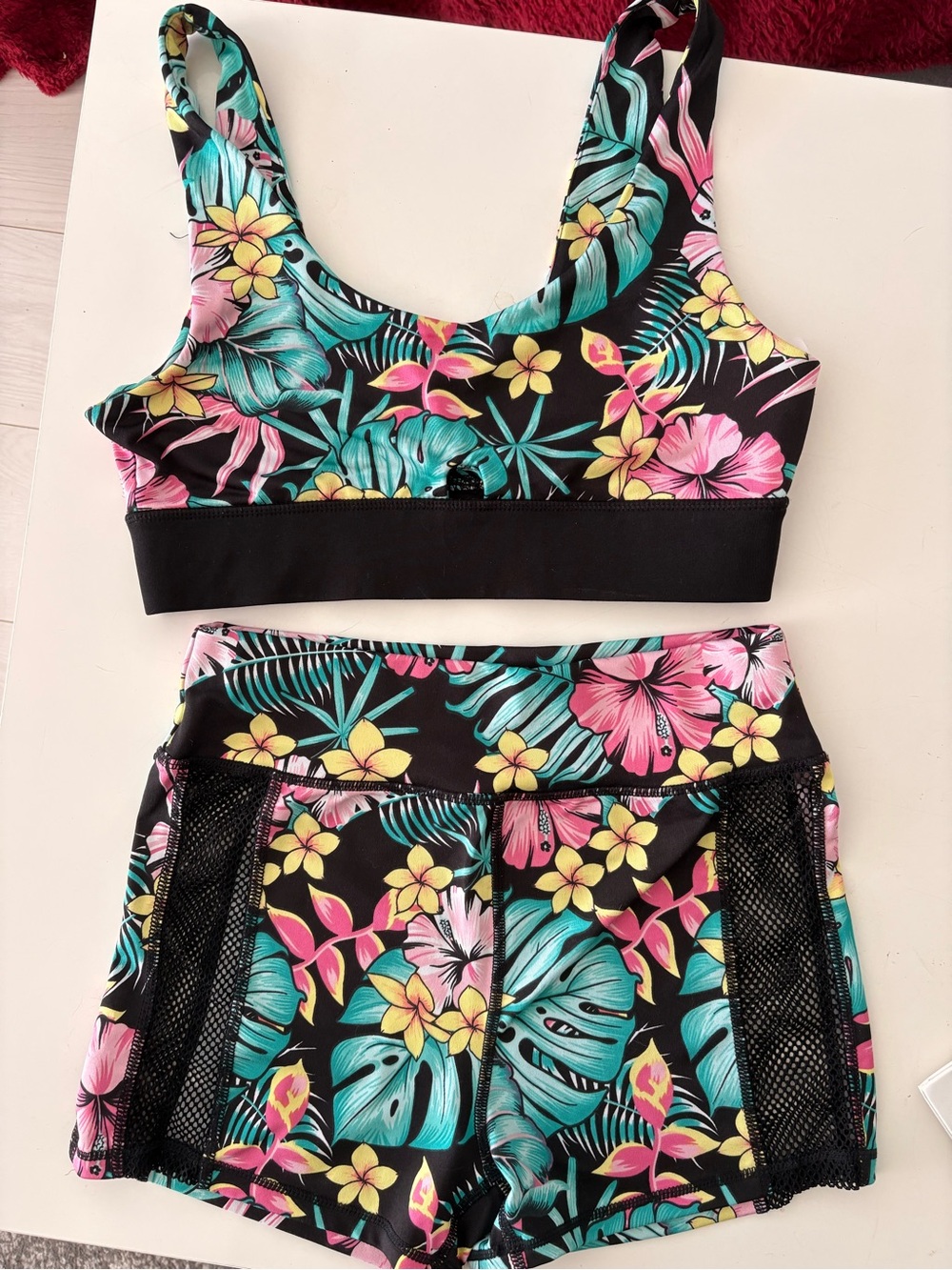 Floral Multicolor athletic outfit (medium top/small bottoms)